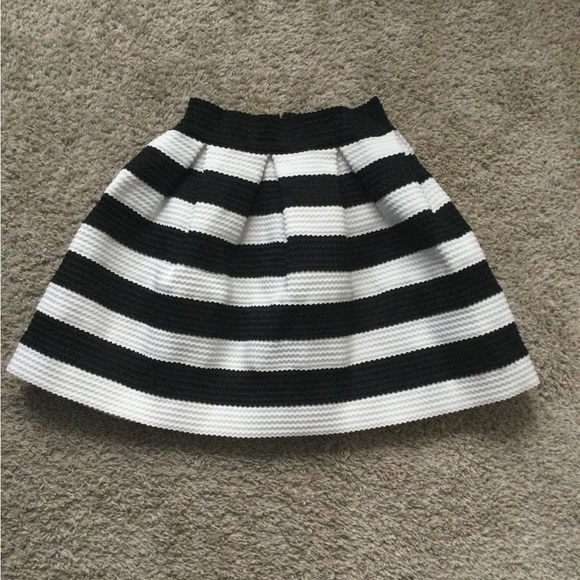 Forever 21 Contemporary Skirt - Picture 11 of 13